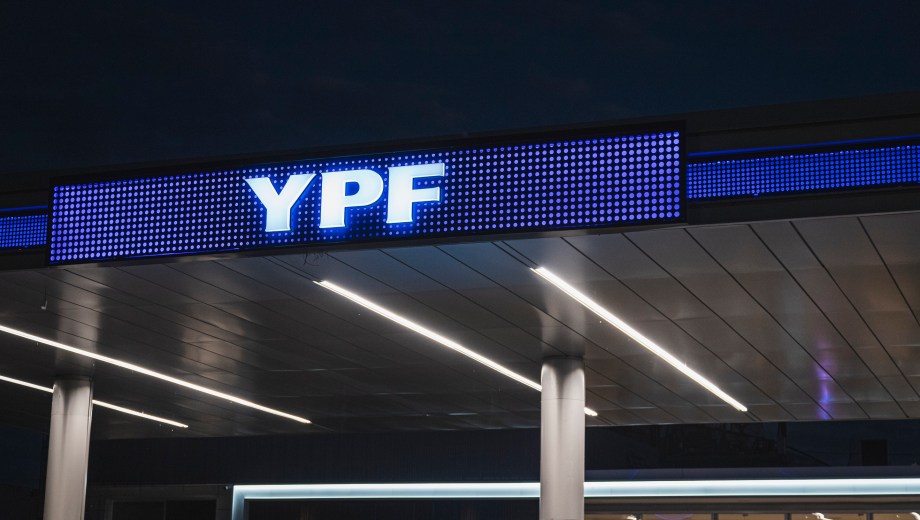 El precio internacional del petróleo superó los USD 110 por barril en el mercado de futuros por el impacto del conflicto en Medio Oriente.