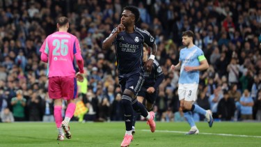 Con doblete de Vinicius, Real Madrid eliminó al City y avanzó a cuartos de final de la Champions League