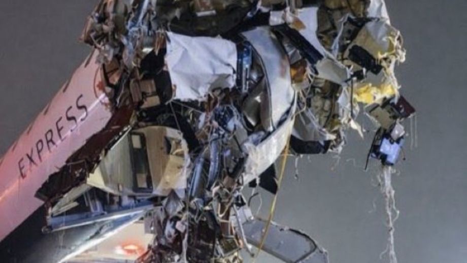 Así quedó el avión tras el choque en el aeropuerto de Nueva York. 