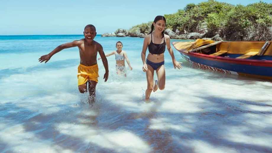 El paraíso restringido: por qué los jamaiquinos ya no pueden entrar a sus propias playas.-