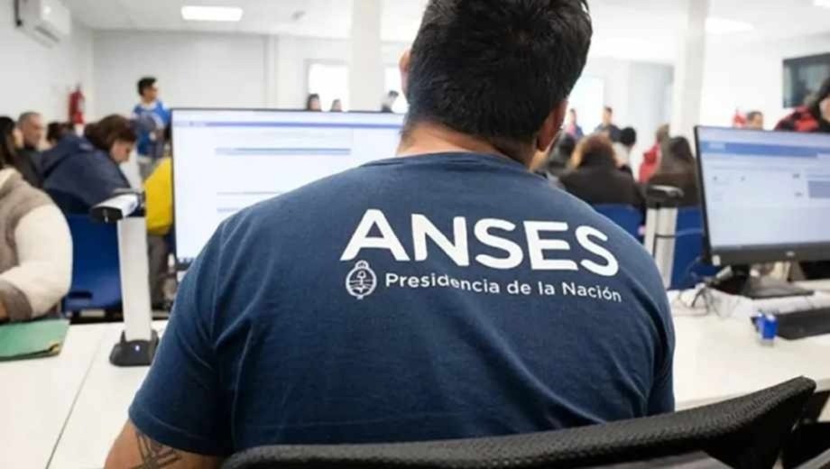 Libreta AUH de Anses. 