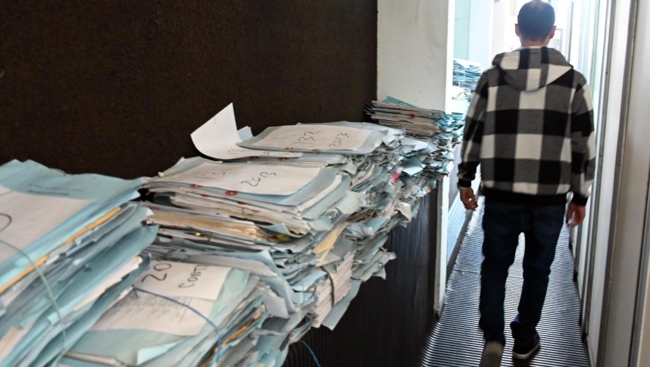 Río Negro fija fecha para eliminación plena del papel en trámites del Estado, y qué organismos están más avanzados