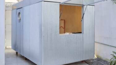 Les pidieron una oficina móvil y fabricaron esta maravilla con ruedas