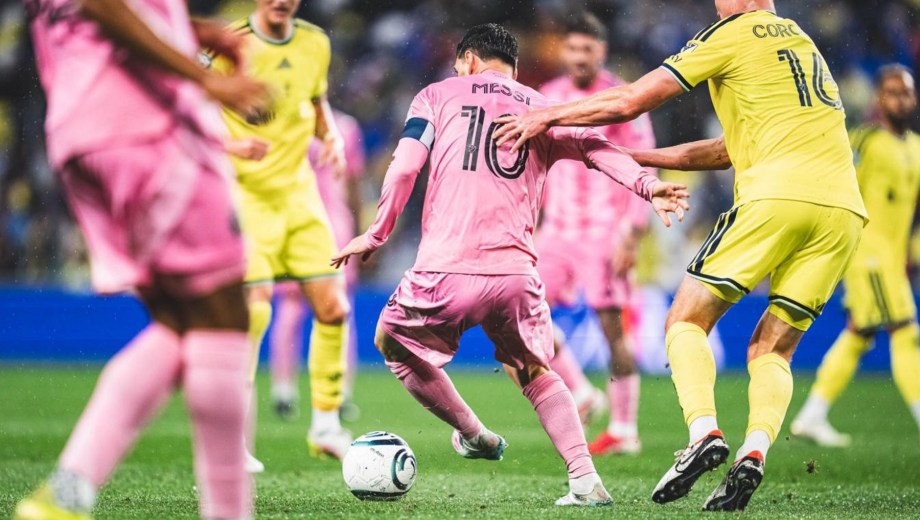 El capitán argentino va en busca del gol novecientos en su carrera profesional. 