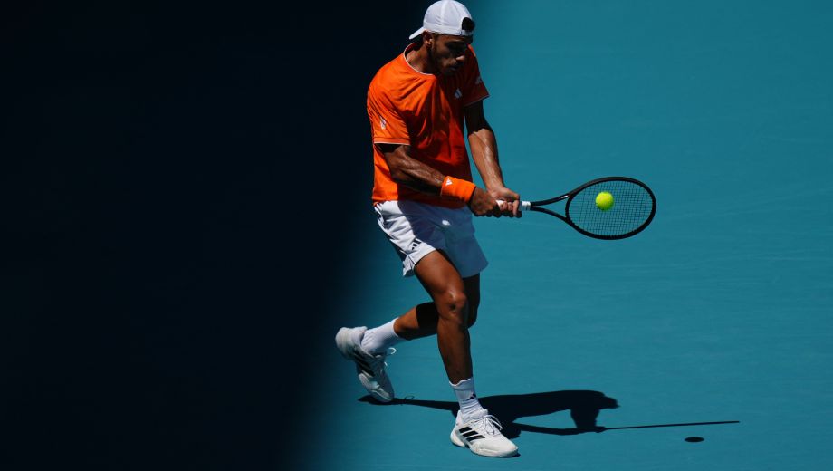 Francisco Cerúndolo se lució en el Hard Rock y eliminó a Danil Medvedev en tercera ronda. (AFP)