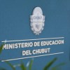 Imagen de Video | “Por un paredón”: el ministro de Educación de Chubut saltó un muro y escapó de una protesta docente  