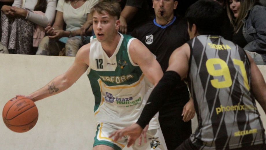 Julián Ruiz jugó un partido fenomenal en el Viejo Ramírez y Pérfora logró su cuarto triunfo. (Oscar Livera)