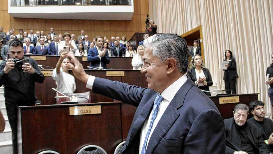 Rolando Figueroa en la Legislatura de Neuquén, el 1 de marzo. Foto: Oscar Livera.