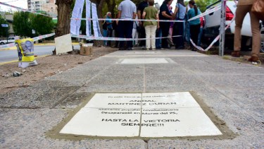 24 de marzo: repusieron las baldosas de la Memoria en Neuquén
