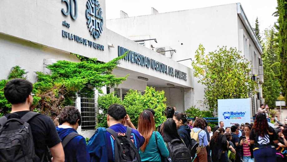Con el boleto estudiantil neuquino, los universitarios ahorran casi 200 mil pesos. Foto: Matías Subat.