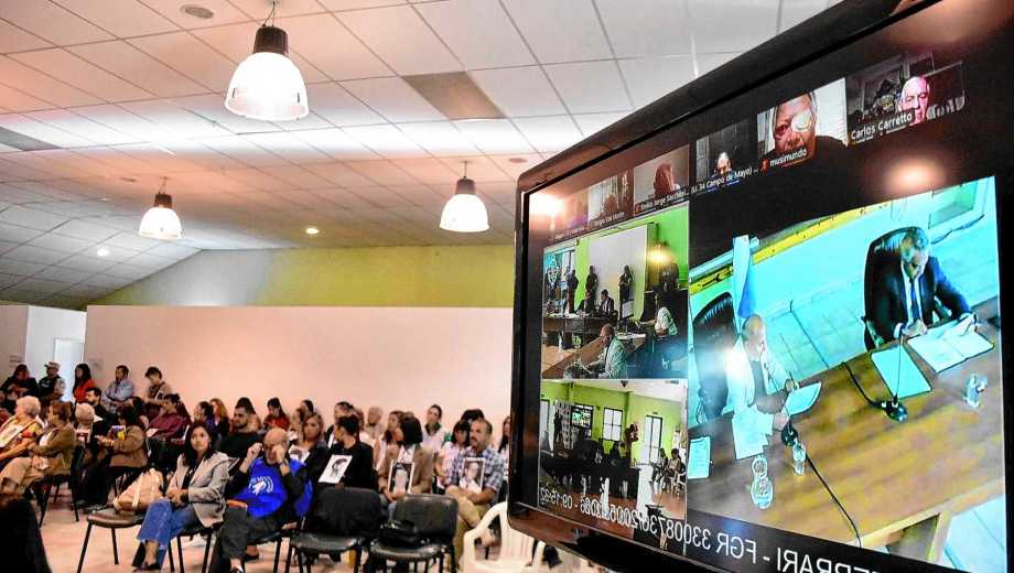 La sala se llenó y fue necesario agregar sillas para el público en la apertura del noveno juicio por delitos de lesa humanidad (foto Matías Subat)