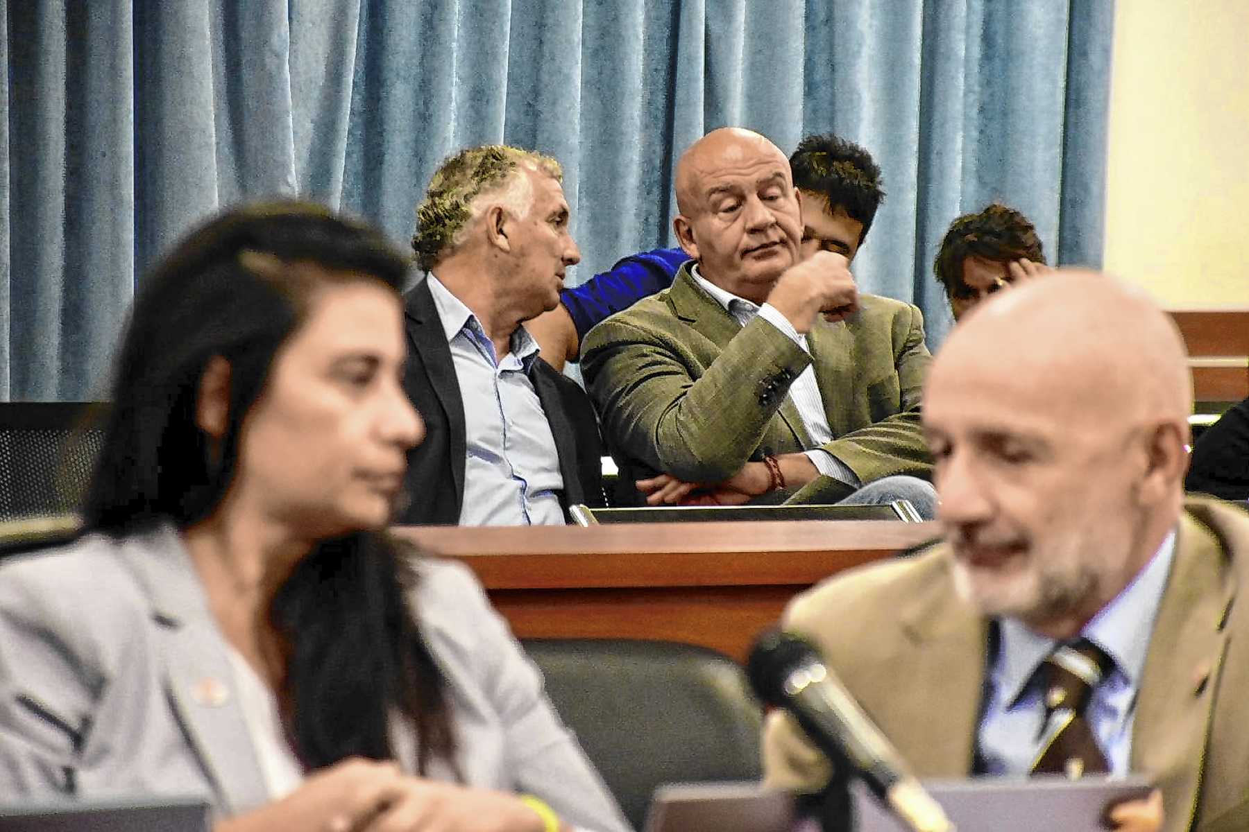 Extensión de embargos sobre la cooperativa Viento Sur en Neuquén por desvío de fondos
