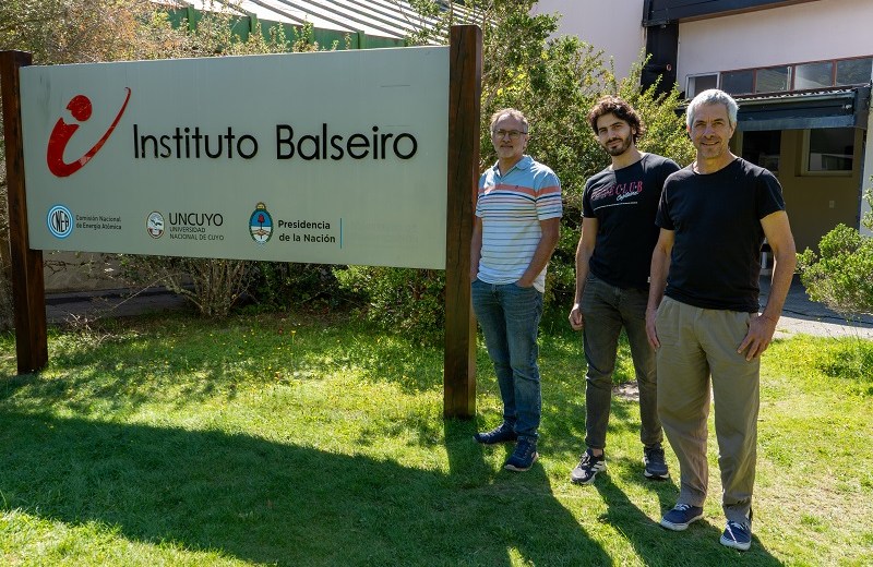 Los físicos, que trabajan en el Paul-Drude-Institute, de Alemania, y en el Instituto Balseiro. Foto: Instituto Balseiro. 