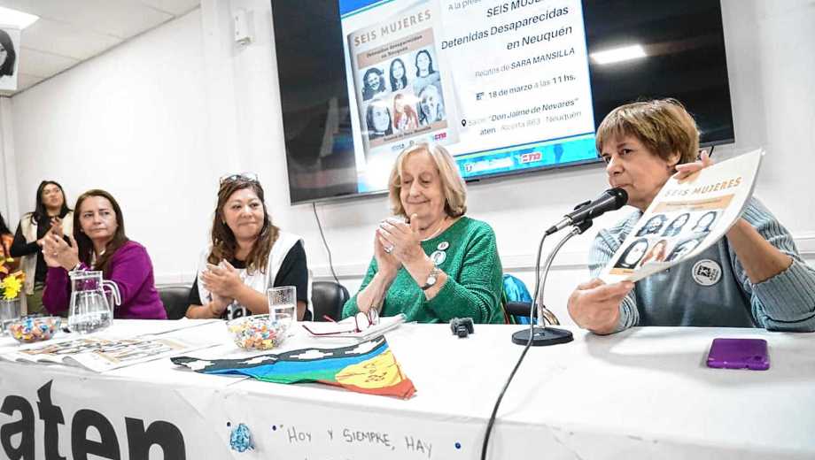 La dirigenta Sara Mansilla estuvo flanqueada por Silvia Barco, de la APDH y Emilse Bustos y Fanny Mansilla, de ATEN (foto gentileza)