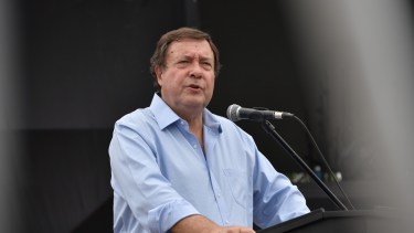 Weretilneck se toma tiempo para completar el área de Juventud