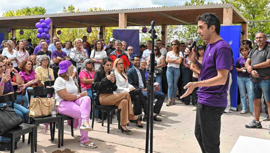 La reunión del senador Fullone en Roca se realizó este sábado, al mediodía. Foto: Andres Maripe