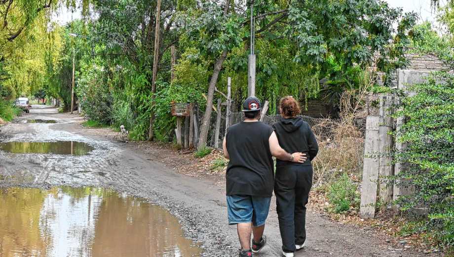 Miriam y su hijo reclamaron a la empresa. Foto: Juan Thomes.
