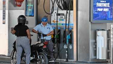 ¿Aumenta el combustible en agosto 2026?: Nación oficializó una suba parcial del impuesto a la nafta y el gasoil