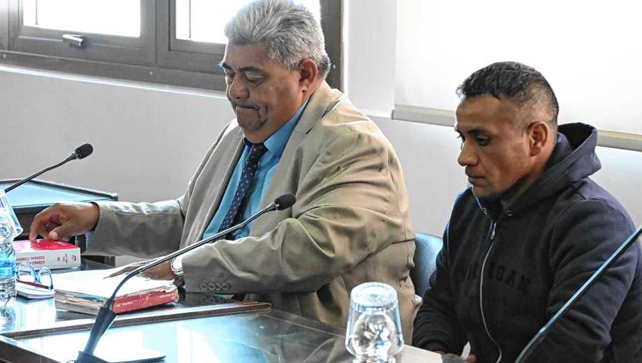 El imputado compareció ante la Justicia, acompañado de su defensor particular. Foto Juan Thomes.