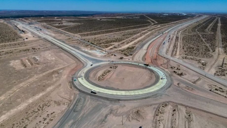 Obras sobre la Ruta 7 en Añelo. 