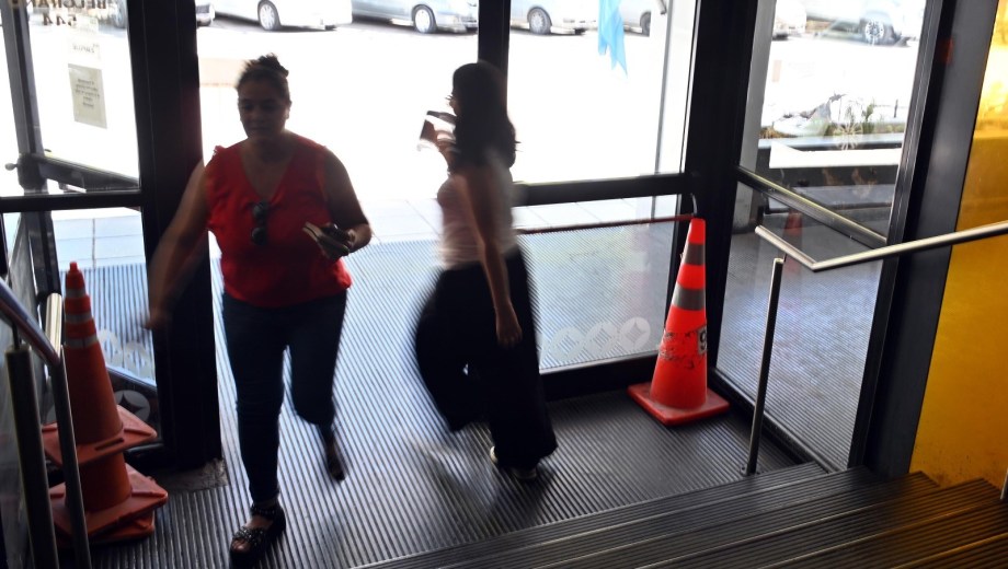 El ministerio de Salud concentra la mayor cantidad de agentes con recategorización pendiente Foto: Marcelo Ochoa.