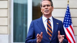 Para frenar el precio del petróleo, Estados Unidos analiza liberar 140 millones de barriles de crudo iraní