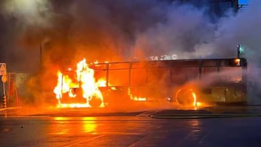 Se incendió un colectivo con pasajeros a bordo en Suiza: hay seis muertos y cinco heridos