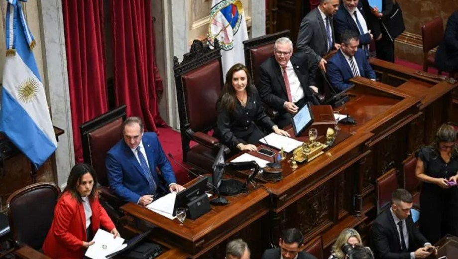 La sesión donde ingresaron pliegos de jueces y embajadores.