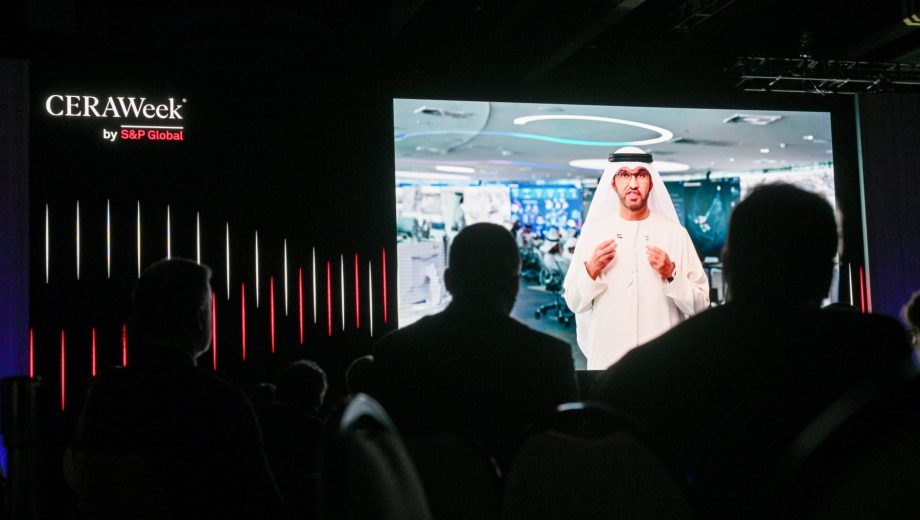 En medio de la crisis energética mundial, Argentina busca aprovechar y colocar sus futuras exportaciones.