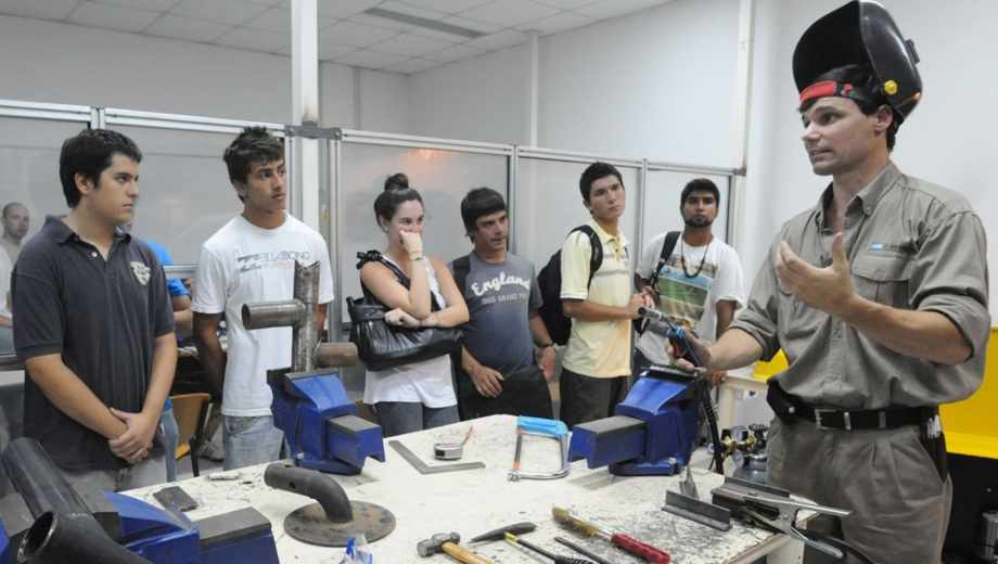 Fin del programa Volver al Trabajo: el Gobierno dará de baja 900 mil planes y lanzará vouchers de capacitación.-