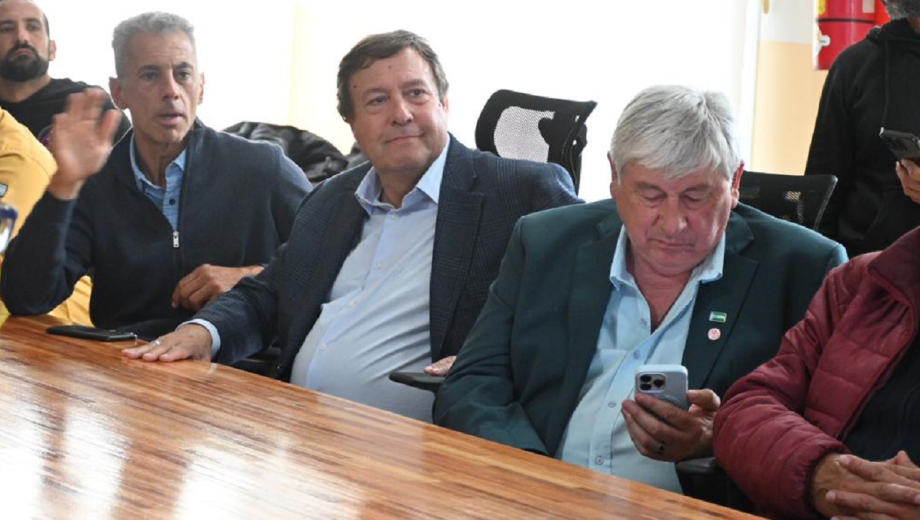 El gobernador de Río Negro, Alberto Weretilneck, afirmó en Bariloche que responderá el pedido de informes sobre su viaje a Nueva York. (foto Alfredo Leiva)