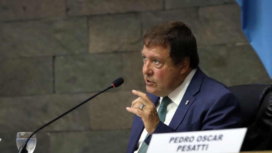 Alberto Weretilneck habló ayer en la Legislatura durante una hora y media. Foto: Marcelo Ochoa.