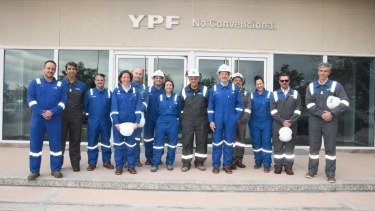 Los CEO de YPF y SLB recorrieron Loma Campana: eficiencia récord y nueva adhesión al Instituto Vaca Muerta