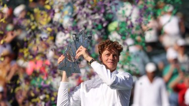 Jannik Sinner venció a Medvedev en la final de Indian Wells y logró una marca que solo tenían Federer y Djokovic