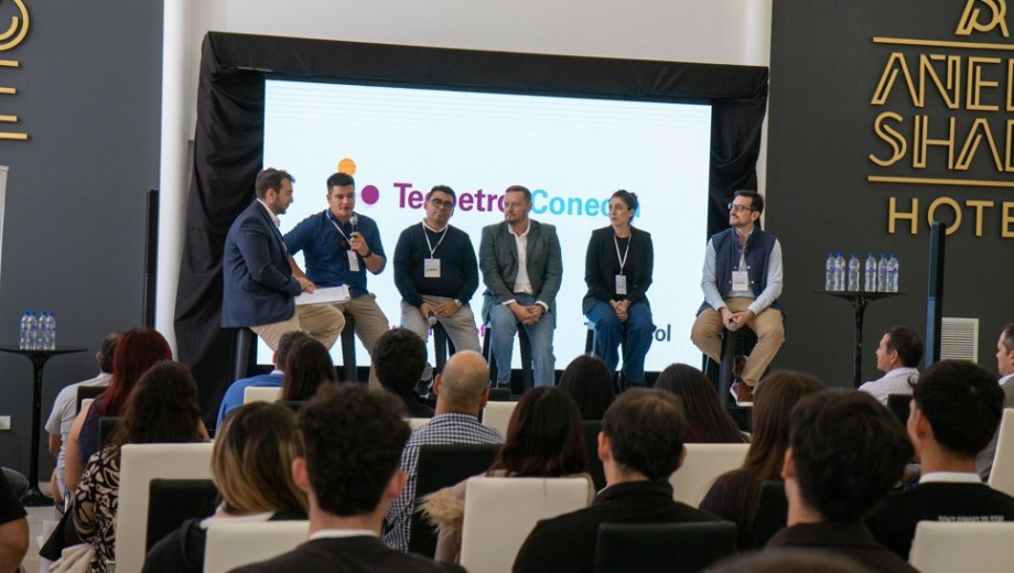 Durante el encuentro, se compartieron distintas perspectivas sobre la industria y las oportunidades de inserción laboral. Foto gentileza.
