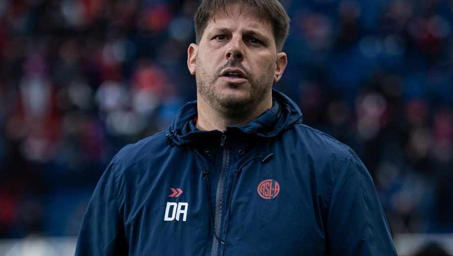 Damián Ayude, ex DT de San Lorenzo, presentó un embargo contra el club de Boedo. (Archivo)