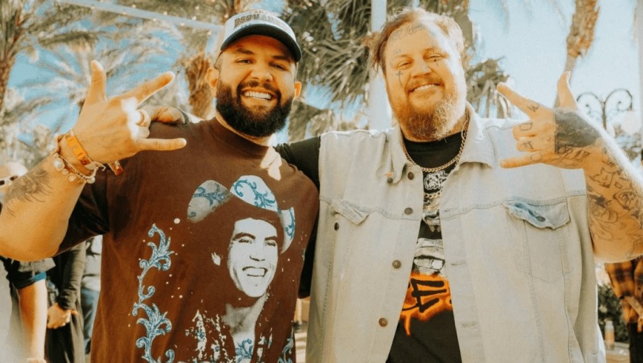 Carín León y Jelly Roll, los protagonistas de la primera canción oficial del Mundial 2026.