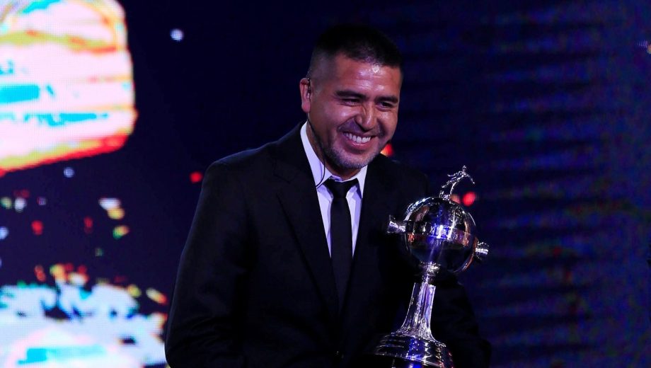 Juan Román Riquelme encabezó la delegación del Xeneize en Asunción.