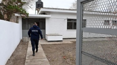 Aumentan los jóvenes en situación de calle en Viedma: consumo y promesas laborales incumplidas, entre las causas
