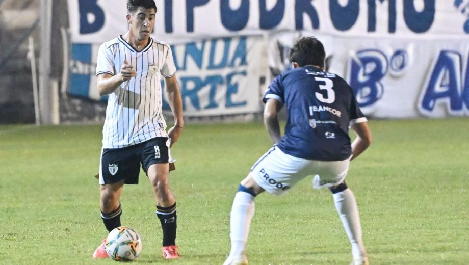 Cipolletti perdió 3 a 1 con Atenas en su debut en el Federal A. (Foto: Gentileza Luis Amaolo)