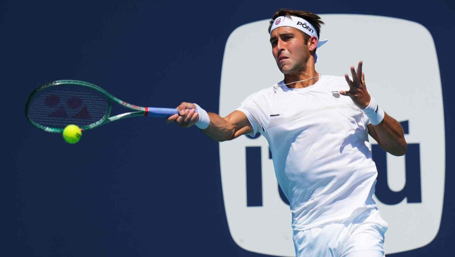 Etcheverry barrió a Jódar en el Hard Rock Stadium y clasificó a los octavos de final del Miami Open. (AFP)