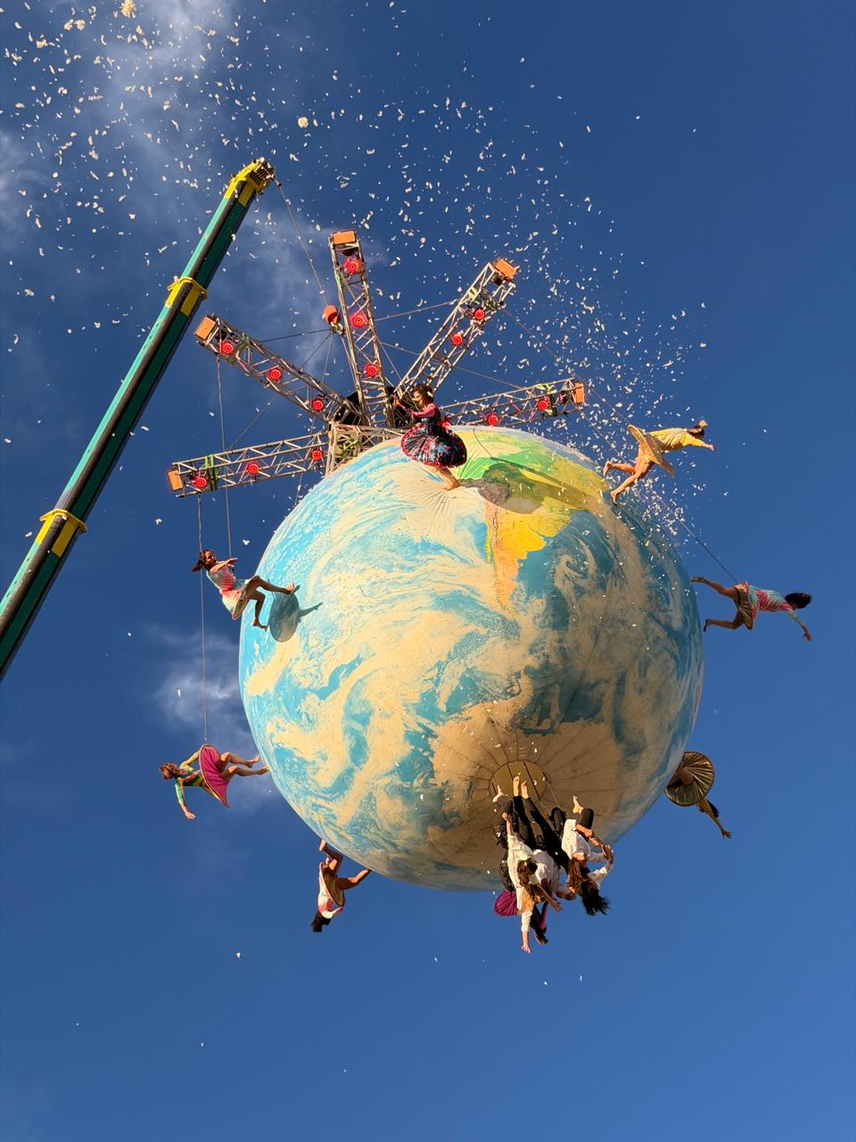 La compañía cipoleña Elevé traerá su espectacular danza aérea a la Fiesta del Chocolate