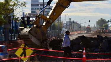 Caño roto en la obra en Avenida Mosconi de Neuquén: EPAS dijo cuándo se normalizará el servicio de agua