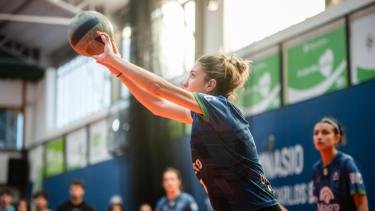La barilochense que entrenaba en el patio de su casa durante la pandemia llegó al voley de River