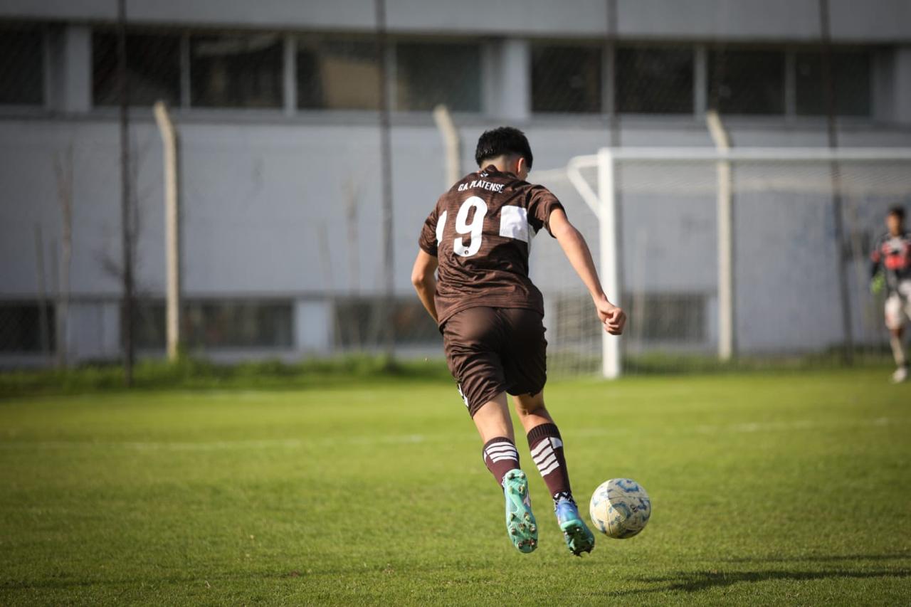 Teo Alaniz, el joven delantero barilochense de 14 años que llegó a Independiente