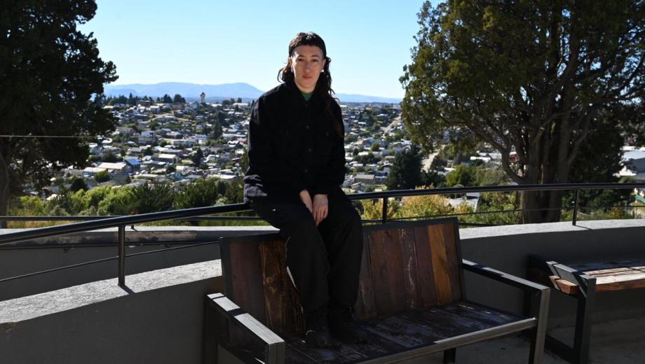 Angie tiene 30 años, es licenciada en Arte e imprentera. Foto: Alfredo Leiva
