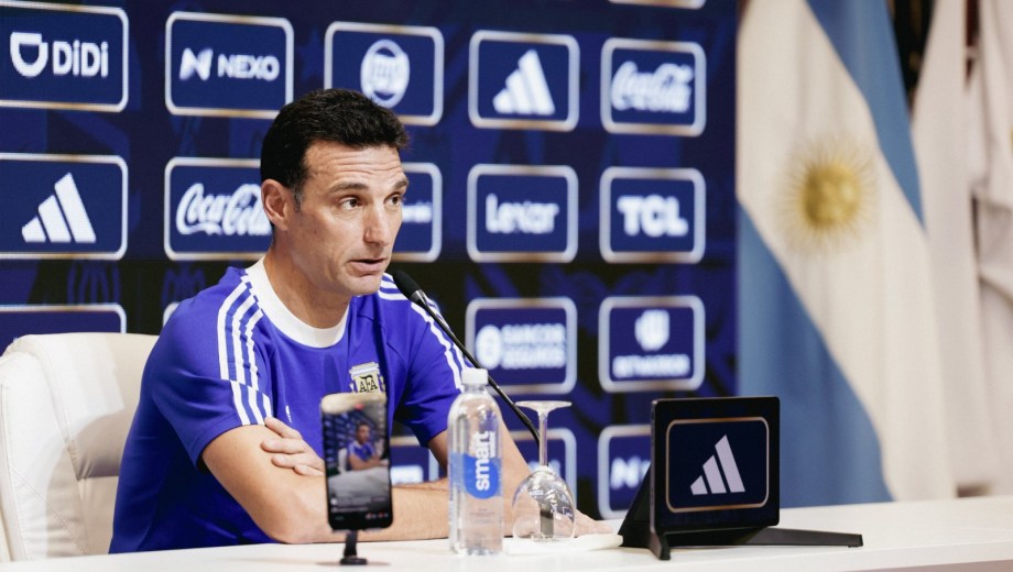 Lionel Scaloni habló de todo en la conferencia de prensa realizada en el Predio Lionel Andrés Messi. (@Argentina)