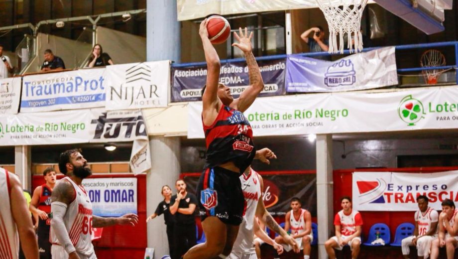 Marcano cerró una serie perfecta: fue el golador ante Rocamora y Racing. (Marcos Aramburu)