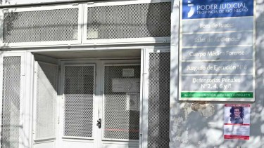 Imputaron a un hombre por apuñalar a otro en disturbios en el club Cipolletti: dictaron prisión preventiva