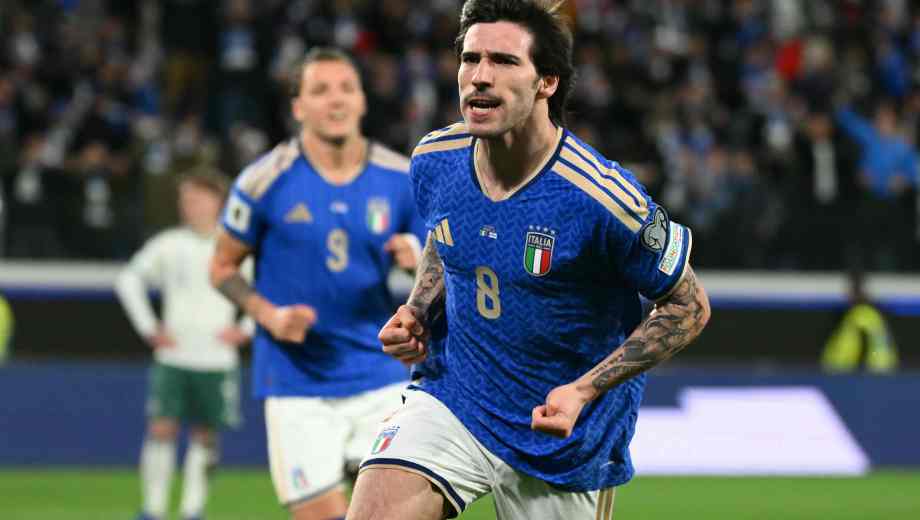 Sandro Tonali marcó el primer gol y desató la locura en Bérgamo. En tanto, Mateo Retegui partió desde el inicio. (AFP)